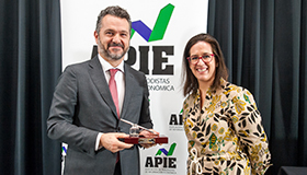 El presidente de la CNMV, finalista del premio tintero 2022 de la APIE