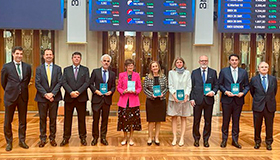 La consejera Helena Viñes, galardonada con el premio OFISO 2023 por su trayectoria en las Finanzas Sostenibles